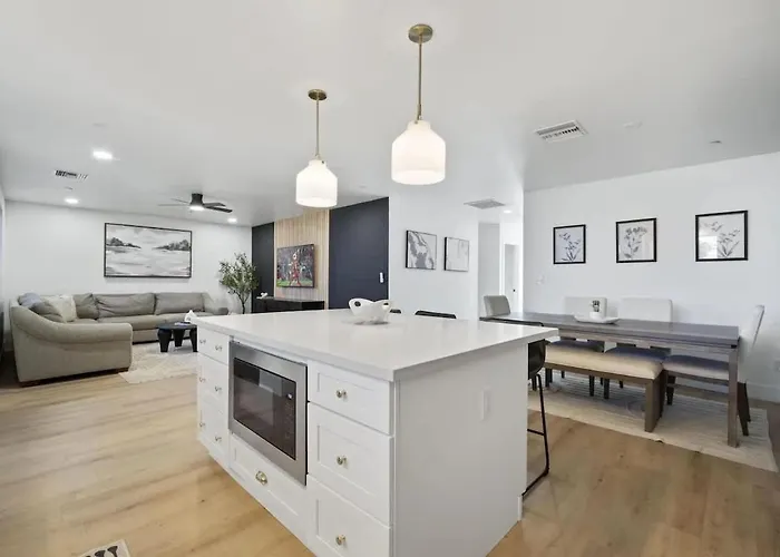 Aether - Sparkling Pool & Games - Mins To Old Town Holiday home Scottsdale