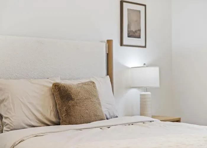 Holiday home Aether - Sparkling Pool & Games - Mins To Old Town *