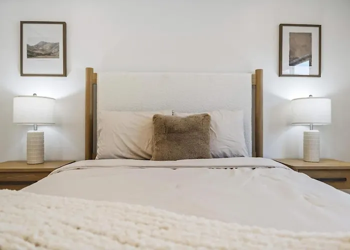 Aether - Sparkling Pool & Games - Mins To Old Town Holiday home *