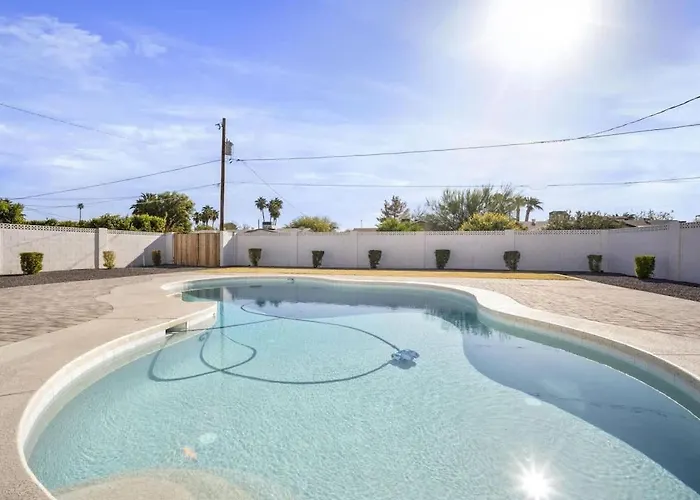 Holiday home Aether - Sparkling Pool & Games - Mins To Old Town *