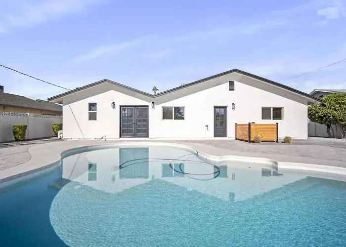 Aether - Sparkling Pool & Games - Mins To Old Town Holiday home *