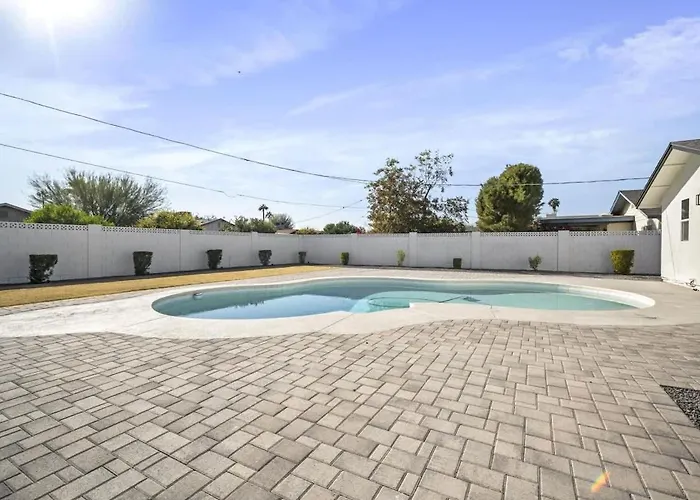 Holiday home Aether - Sparkling Pool & Games - Mins To Old Town *