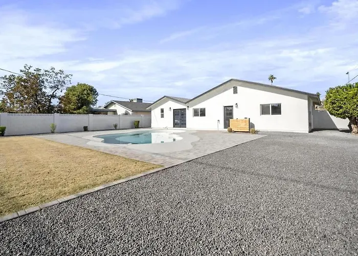Holiday home Aether - Sparkling Pool & Games - Mins To Old Town